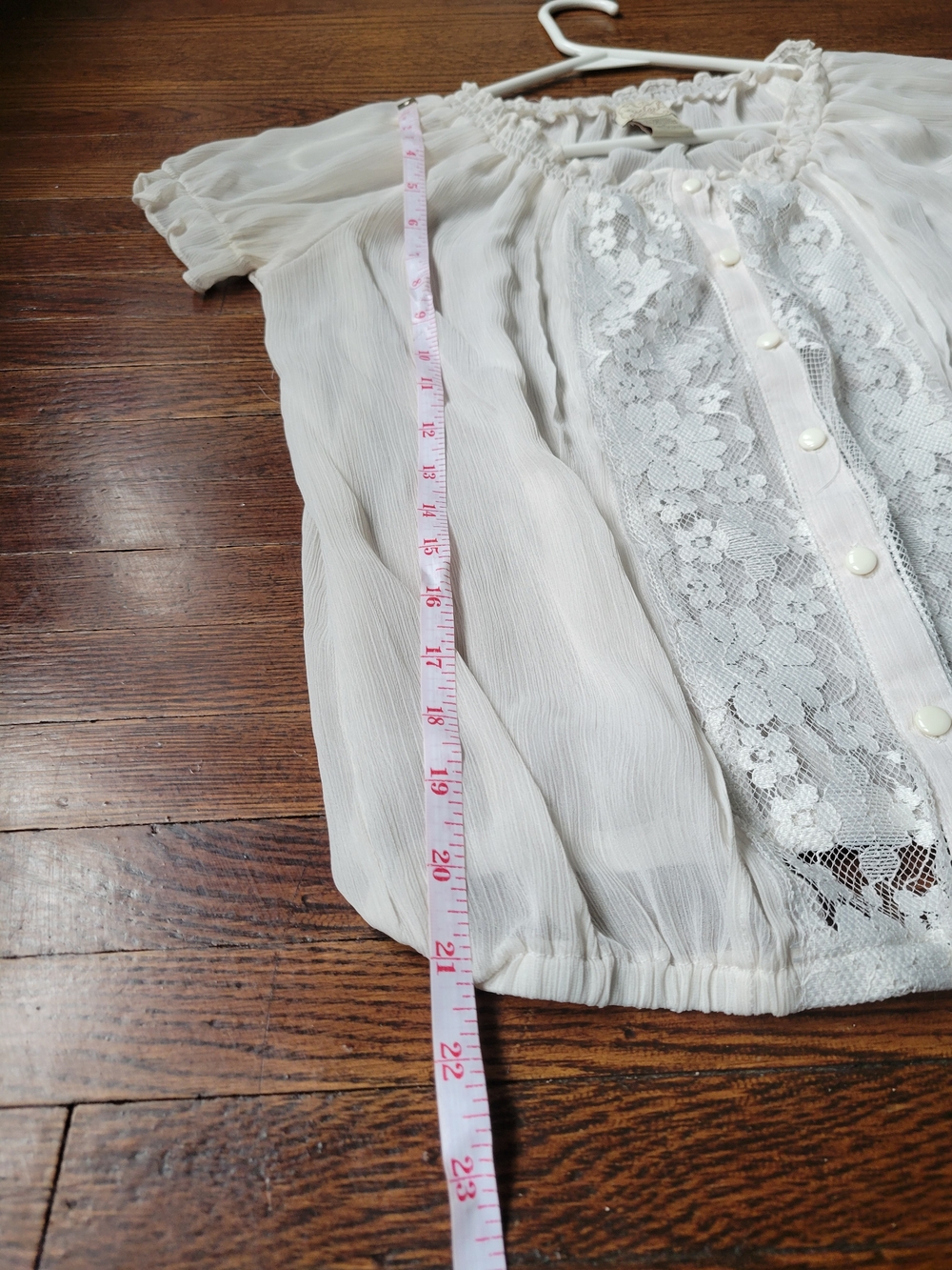 Eyelash Couture Women’s Sheer Delicate cream Top Lace Inserts Size Small Summery - Picture 13 of 13